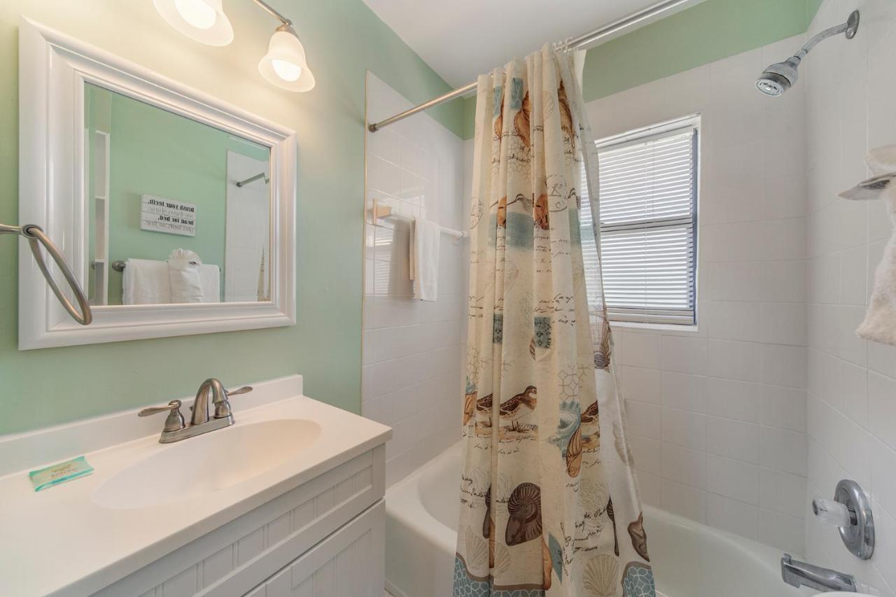 #212 Surf Song Resort St. Pete Beach Eksteriør bilde